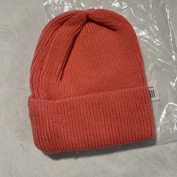 NWT Ribbed Smiley Face Beanie in pink - Picture 2 of 3